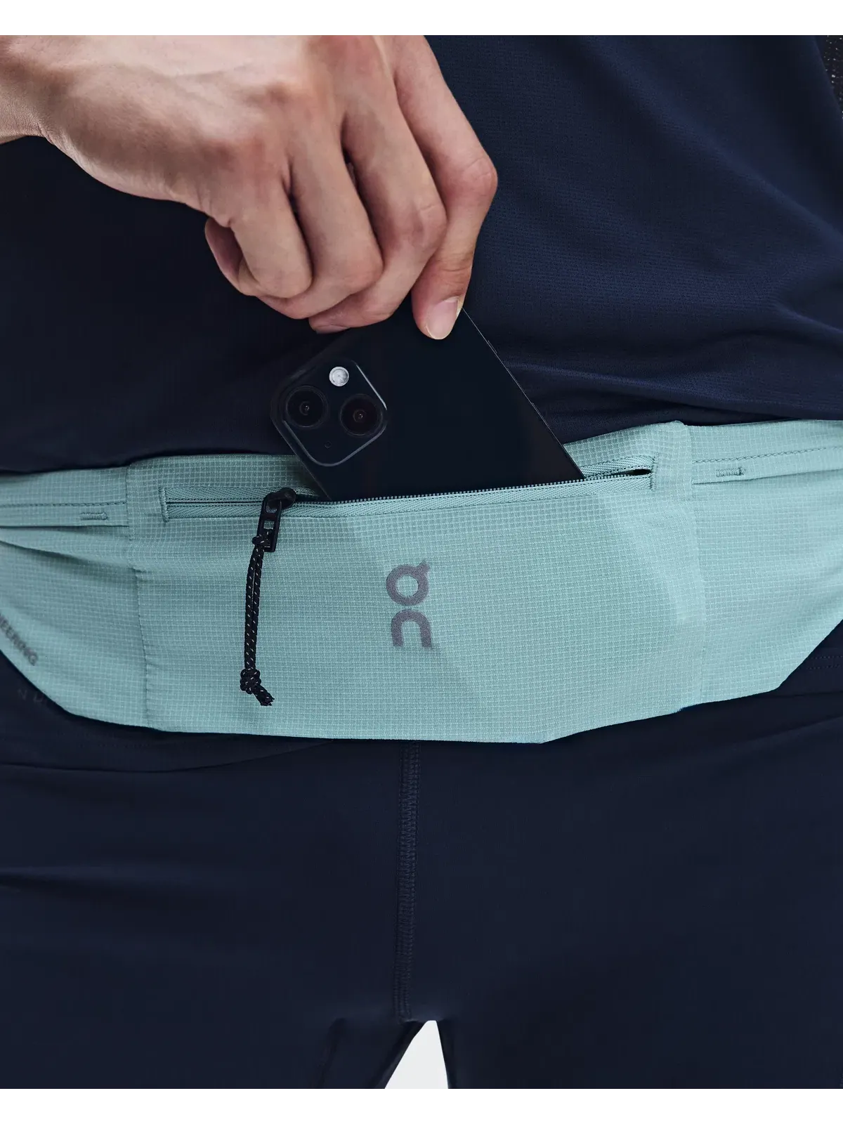 Беговая поясная сумка с регулируемым ремнем Speed Belt On, Wash — изображение 3 из 7, светло-сероватый