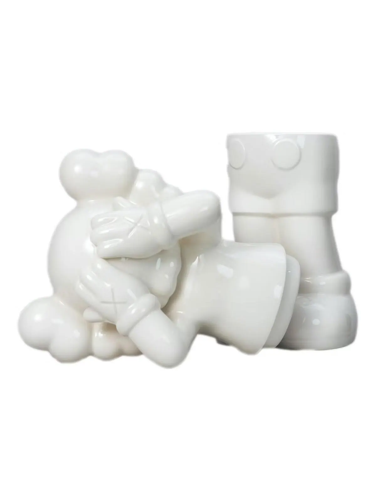 Набор фигурок Kaws Holiday UK Ceramic Containers Set (edition Of 1000) — изображение 2 из 3, белый/черный