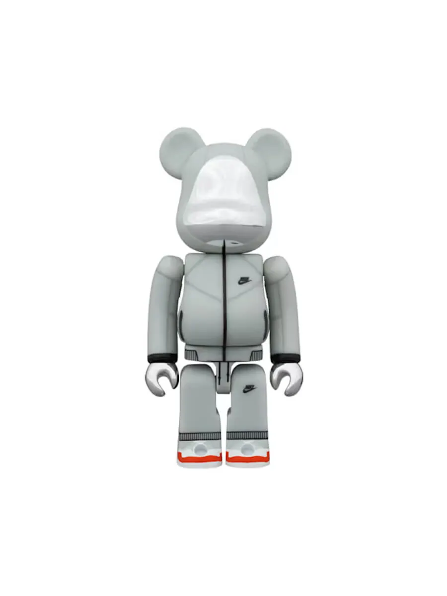 Набор фигурок Bearbrick x Nike Tech Fleece N98 100% & 400%, 2 предмета — изображение 2 из 4, серый/черный/красный