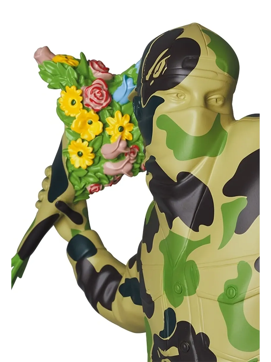 Фигурка Medicom Toy Banksy Brandalism X BAPE Flower Bomber — изображение 3 из 4, зеленый
