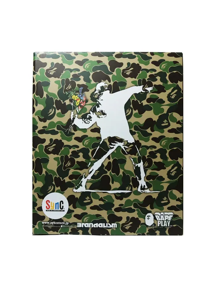 Фигурка Medicom Toy Banksy Brandalism X BAPE Flower Bomber — изображение 4 из 4, зеленый