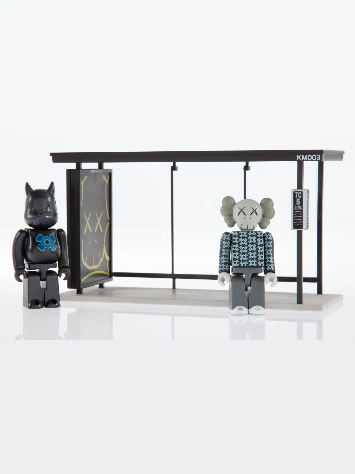 Набор виниловых фигурок Kaws x Medicom Bus Stop Series Volume, 2 предмета