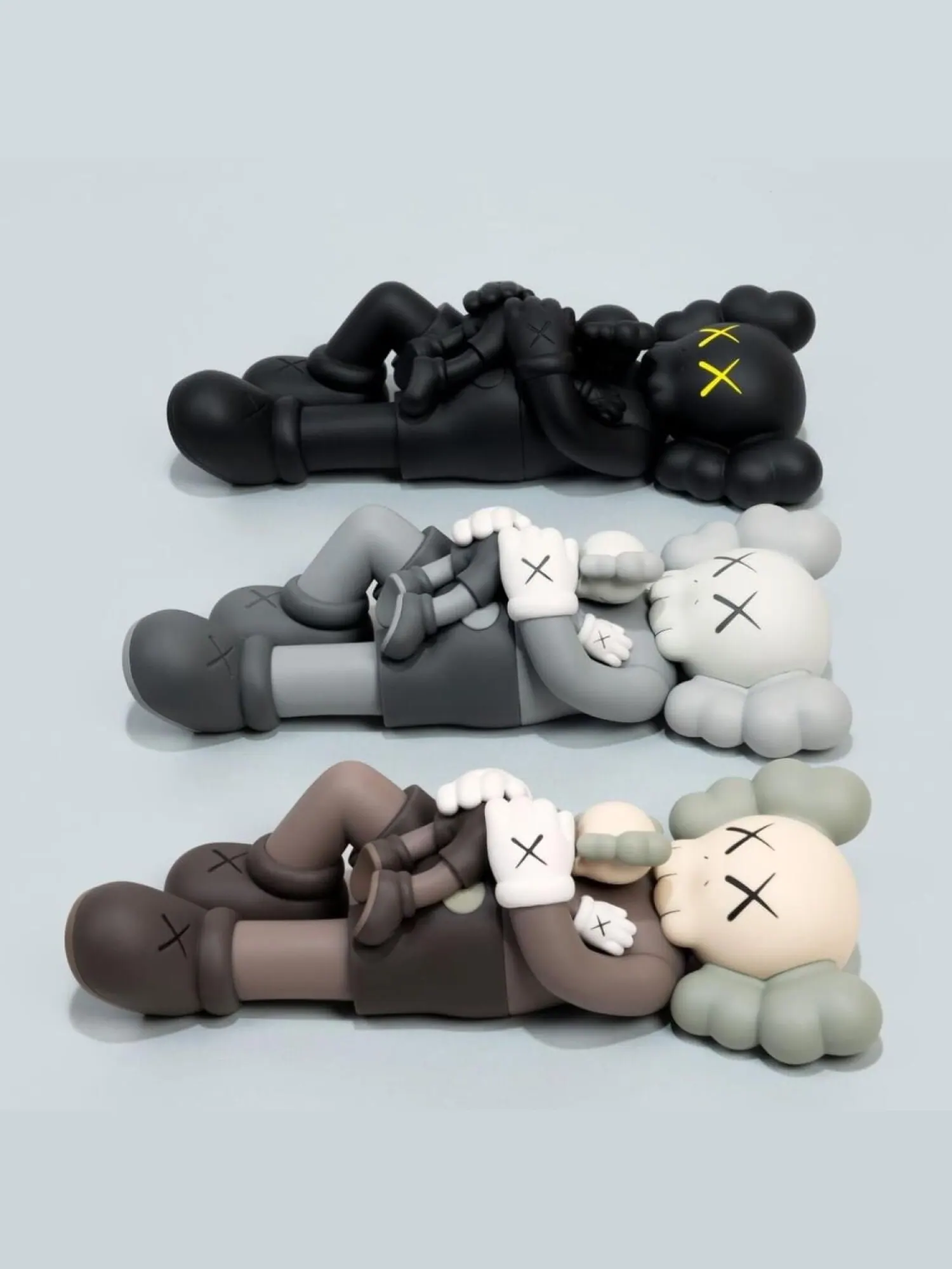 Набор виниловых фигурок Kaws Holiday Singapore, 3 предмета — изображение 2 из 8