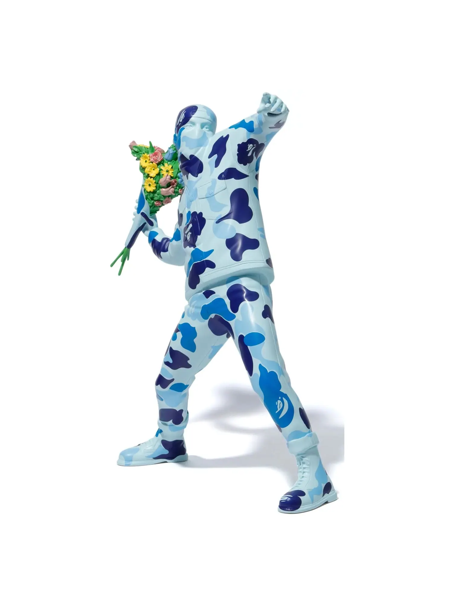 Фигурка Medicom Toy Banksy Brandalism X BAPE Flower Bomber — изображение 3 из 4, голубой
