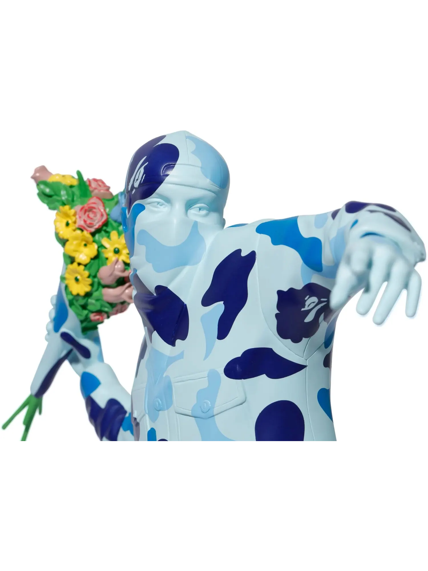 Фигурка Medicom Toy Banksy Brandalism X BAPE Flower Bomber — изображение 4 из 4, голубой