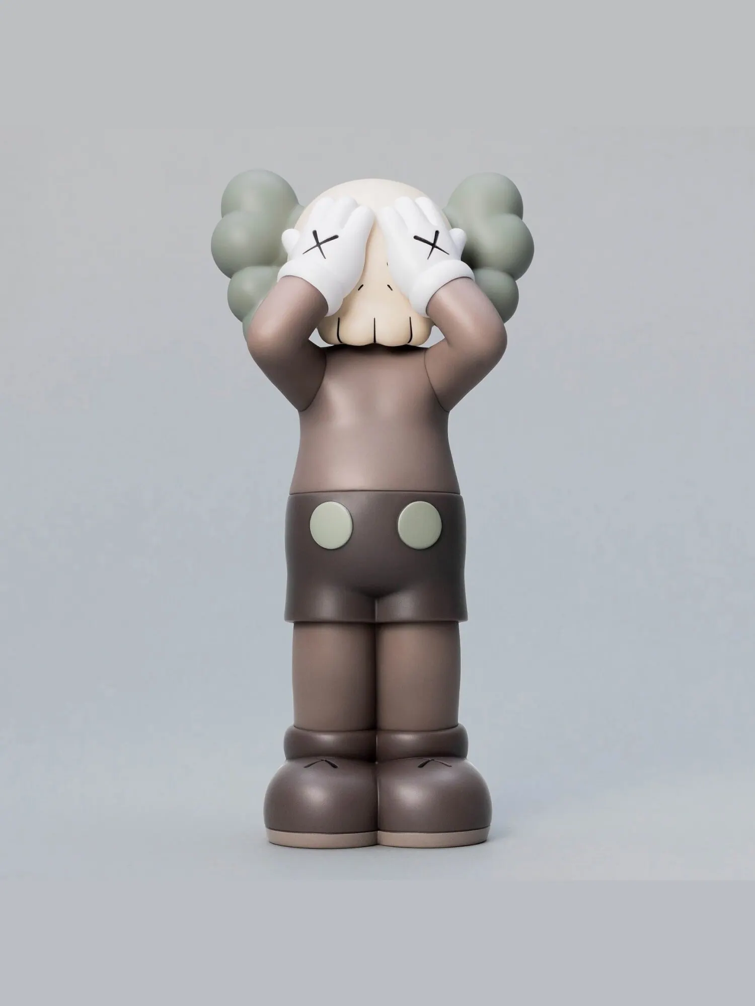 Виниловая фигурка Kaws Holiday UK 2021 — изображение 1 из 3, коричневый