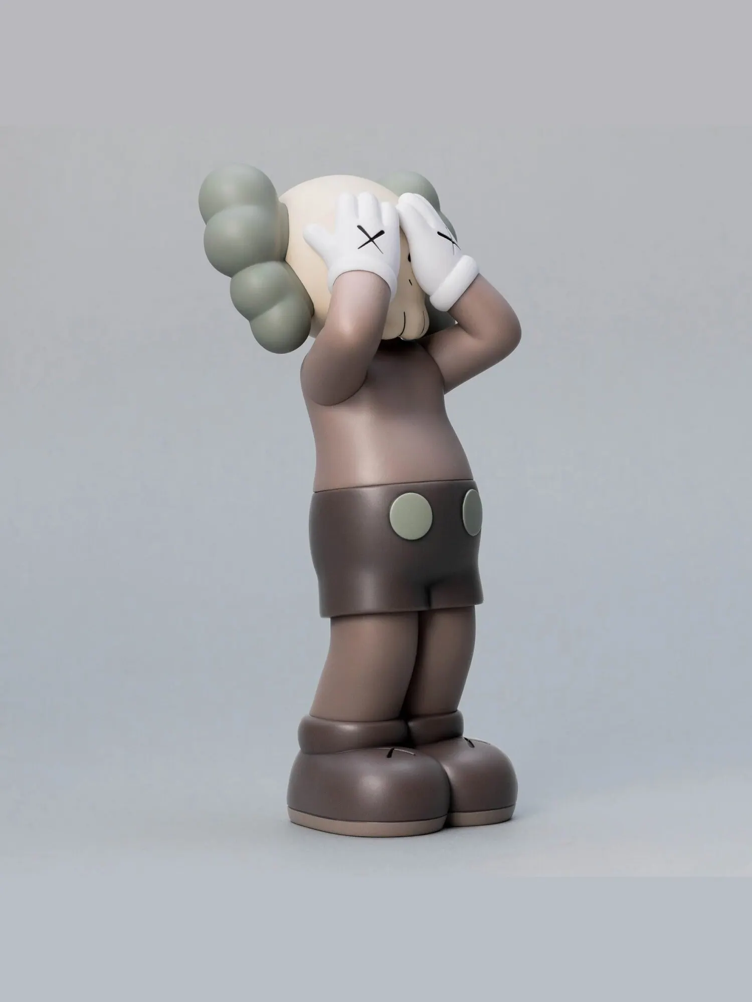 Виниловая фигурка Kaws Holiday UK 2021 — изображение 2 из 3, коричневый