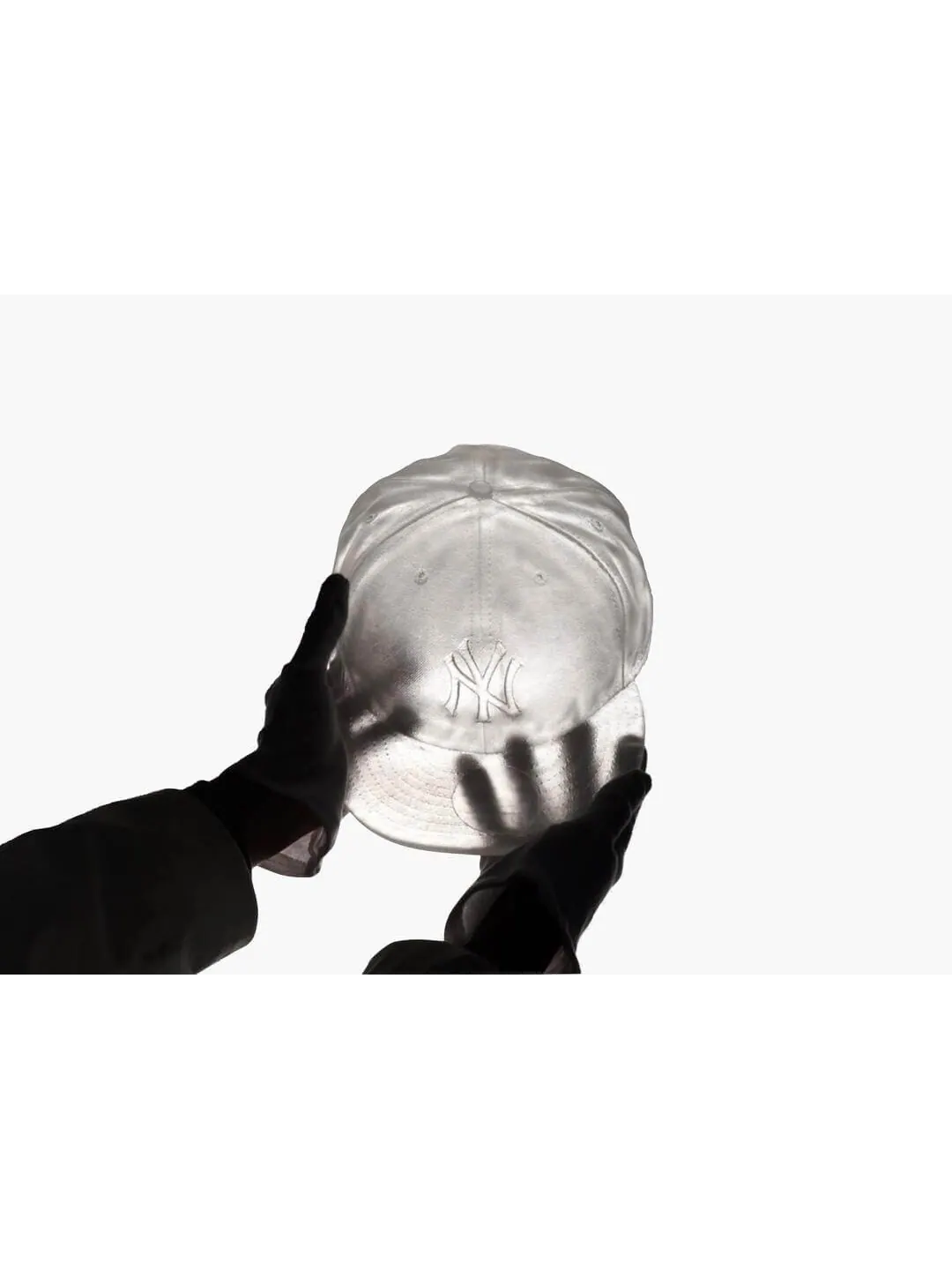 Скульптура Daniel Arsham Crystal Relic 001 Baseball Hat — изображение 2 из 3, прозрачный