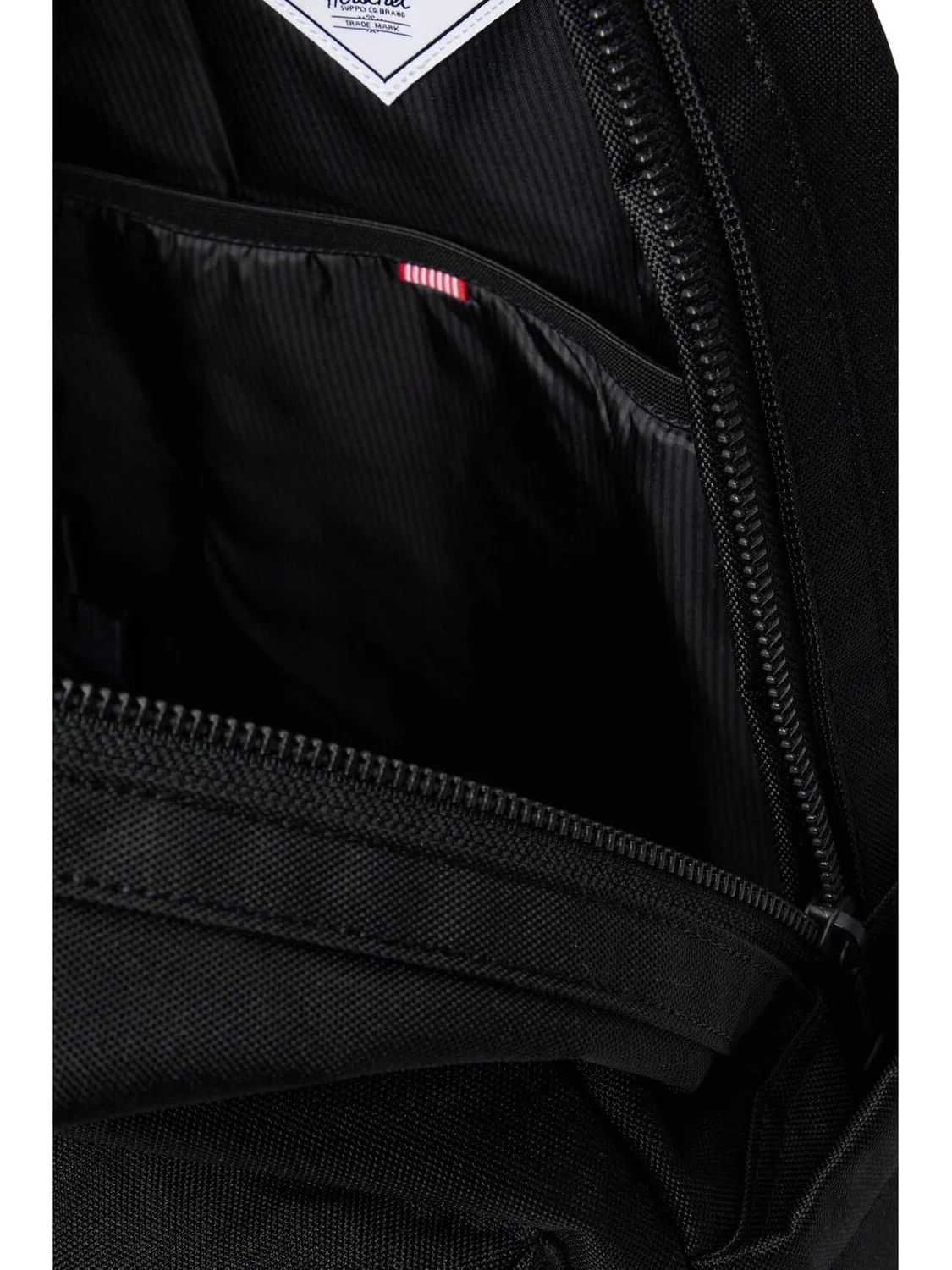 Рюкзак мужской Herschel Supply Co. Nova — изображение 4 из 4, черный