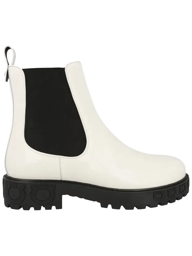 Женские ботильоны Ferragamo Varsi из лакированной кожи — изображение 1 из 1, белый