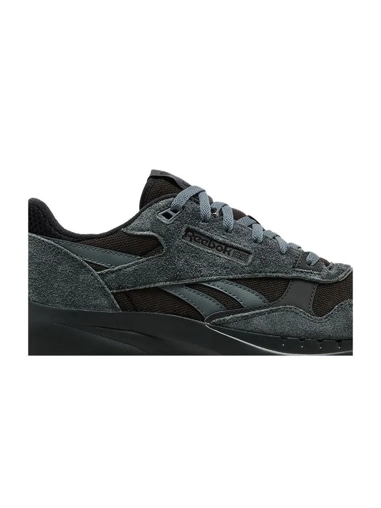 Кроссовки Classic Leather 2400 'Dark Matter Grey' — изображение 2 из 8, темный серый
