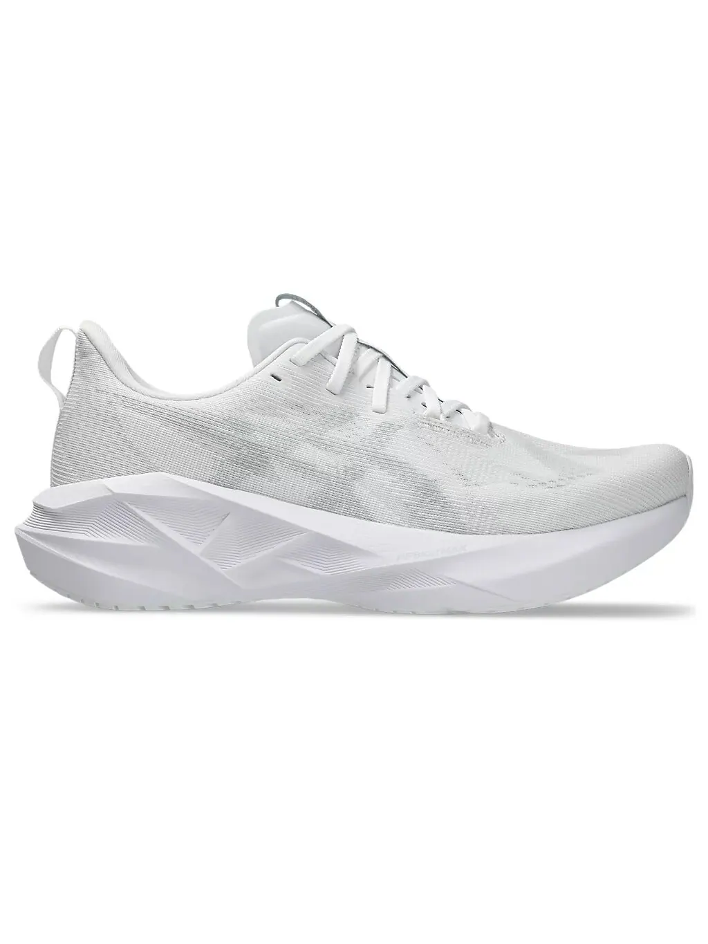 Беговые мужские кроссовки Asics Novablast 5 — изображение 1 из 7, белый/серый