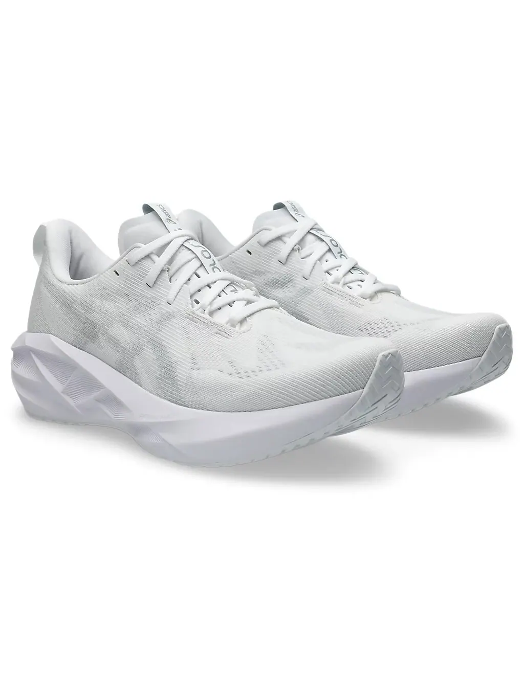 Беговые мужские кроссовки Asics Novablast 5 — изображение 2 из 7, белый/серый