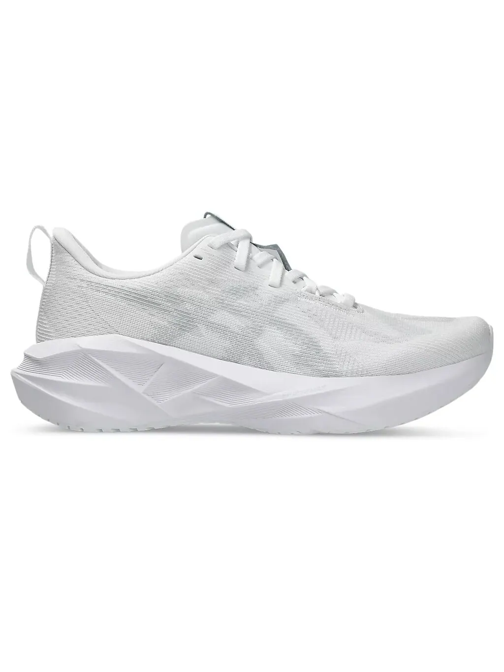 Беговые женские кроссовки Asics Novablast 5 — изображение 1 из 7, белый/серый