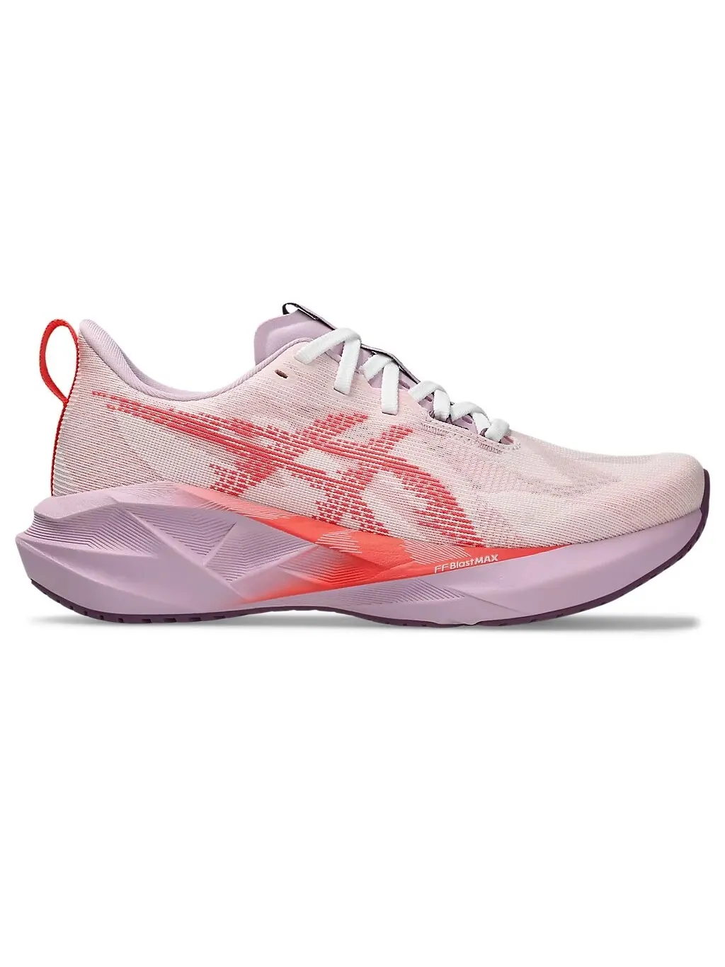 Беговые женские кроссовки Asics Novablast 5 — изображение 1 из 7, белый