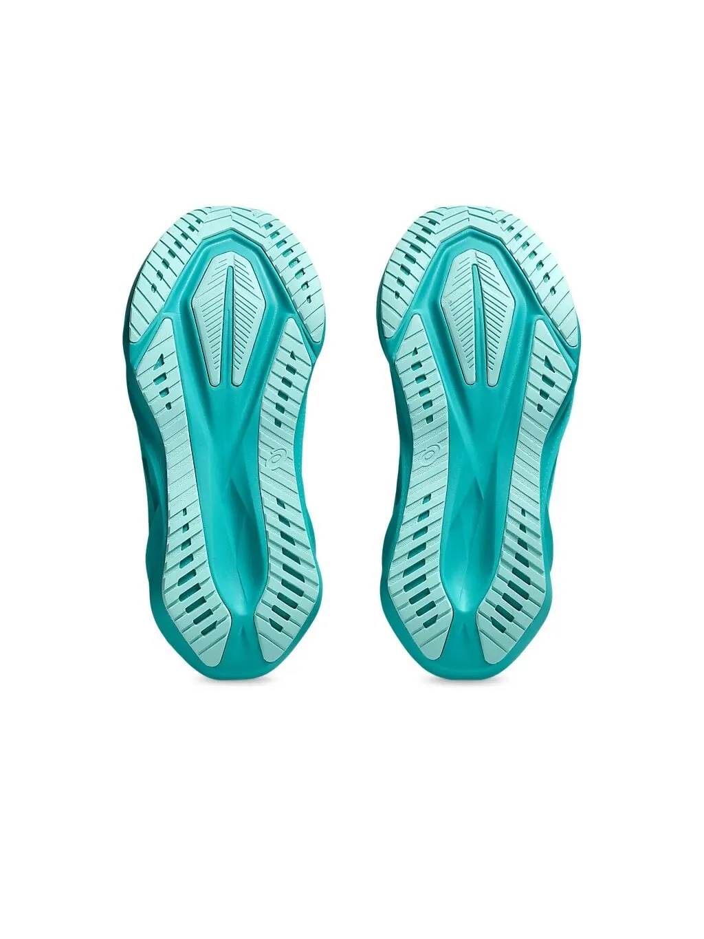 Беговые женские кроссовки Asics Novablast 5 — изображение 5 из 7, черный