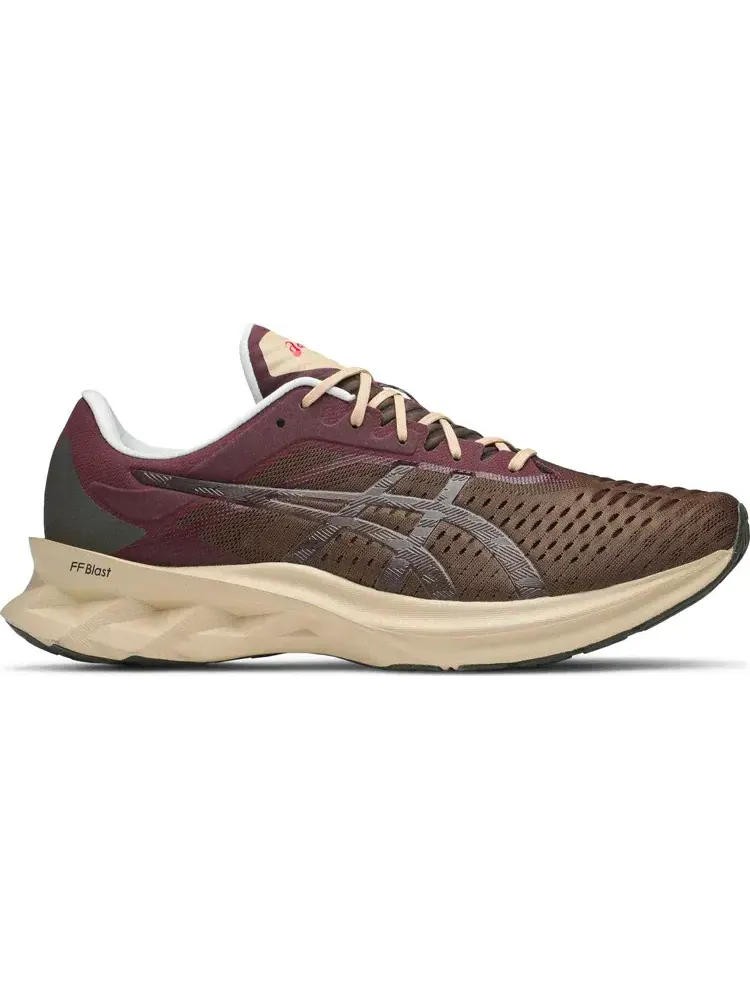 Кроссовки novablast 'brown burgundy' Asics — изображение 1 из 8, коричневый