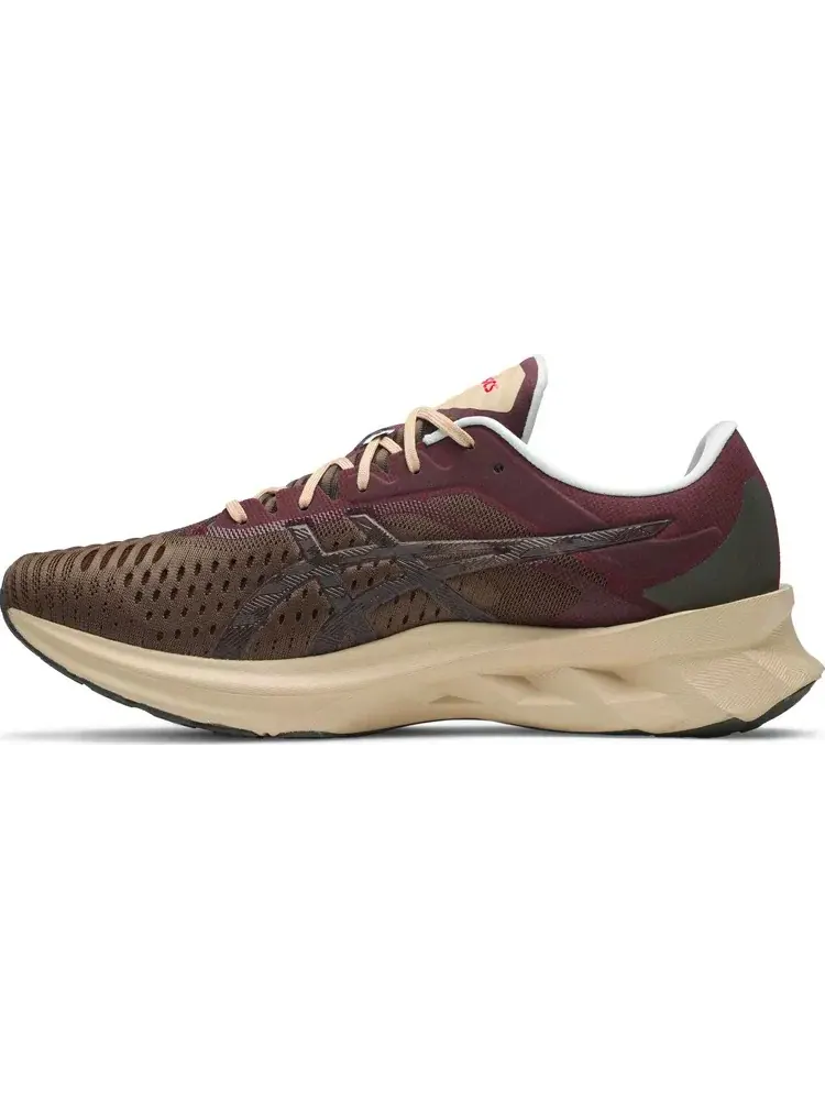Кроссовки novablast 'brown burgundy' Asics — изображение 3 из 8, коричневый