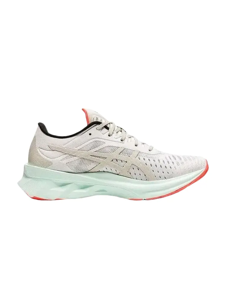 Кроссовки ASICS Wmns Novablast — изображение 1 из 1, белый зеленый