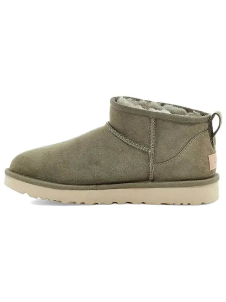 Ботинки короткие женские UGG Classic Ultra Mini — изображение 2 из 5, оливковый
