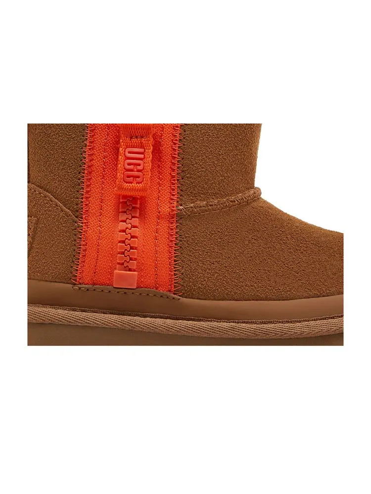 Ботинки UGG Classic Mini Zipper Tape Logo Boot Toddler Chestnut — изображение 2 из 6, орех