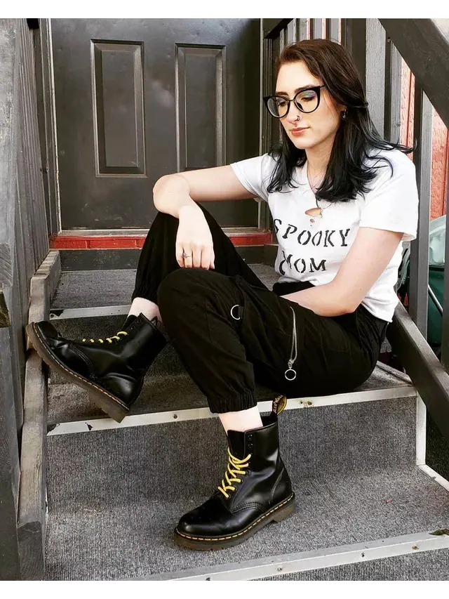 Ботинки женские Dr. Martens 1490, классические — изображение 10 из 10, черный