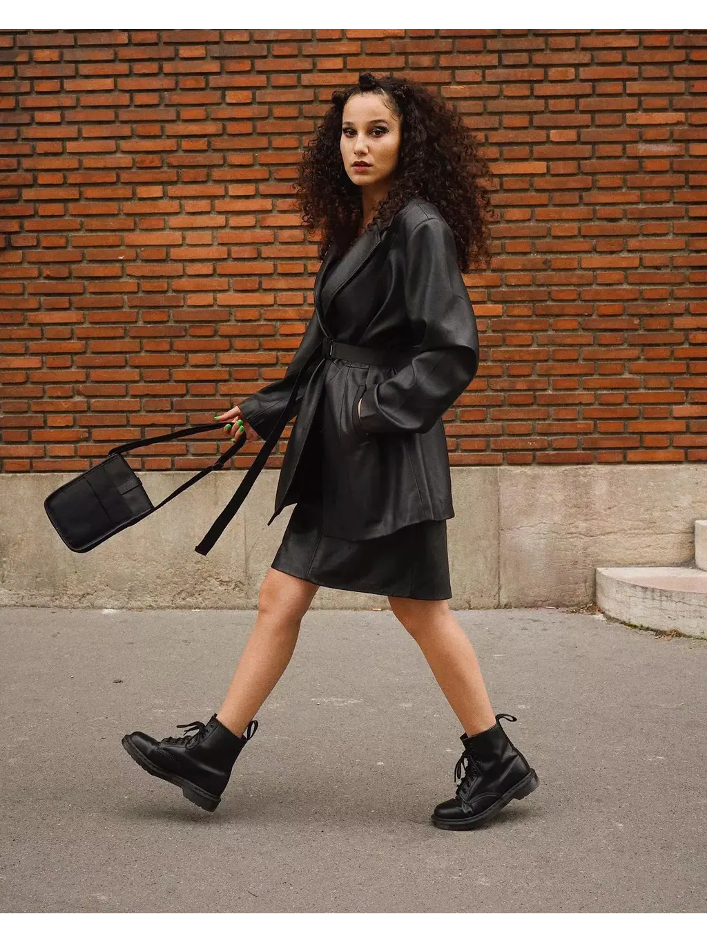 Ботинки мужские Dr. Martens 1460 Mono, гладкая кожа — изображение 5 из 11, черный