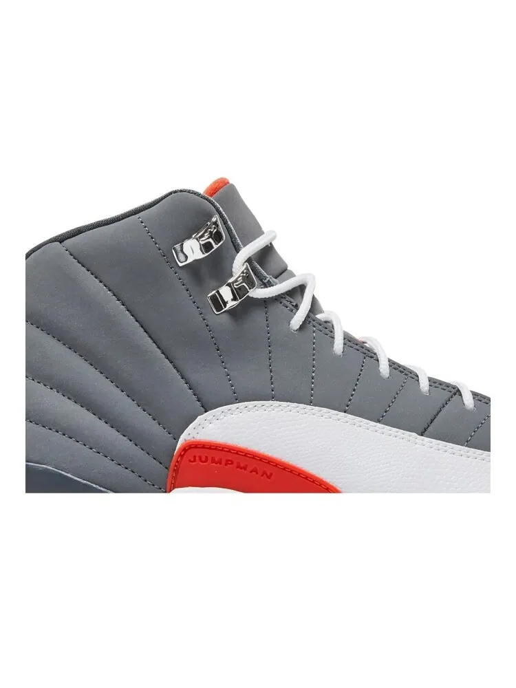 Кроссовки Air Jordan 12 Retro GS 'Cool Grey' — изображение 2 из 4, серый
