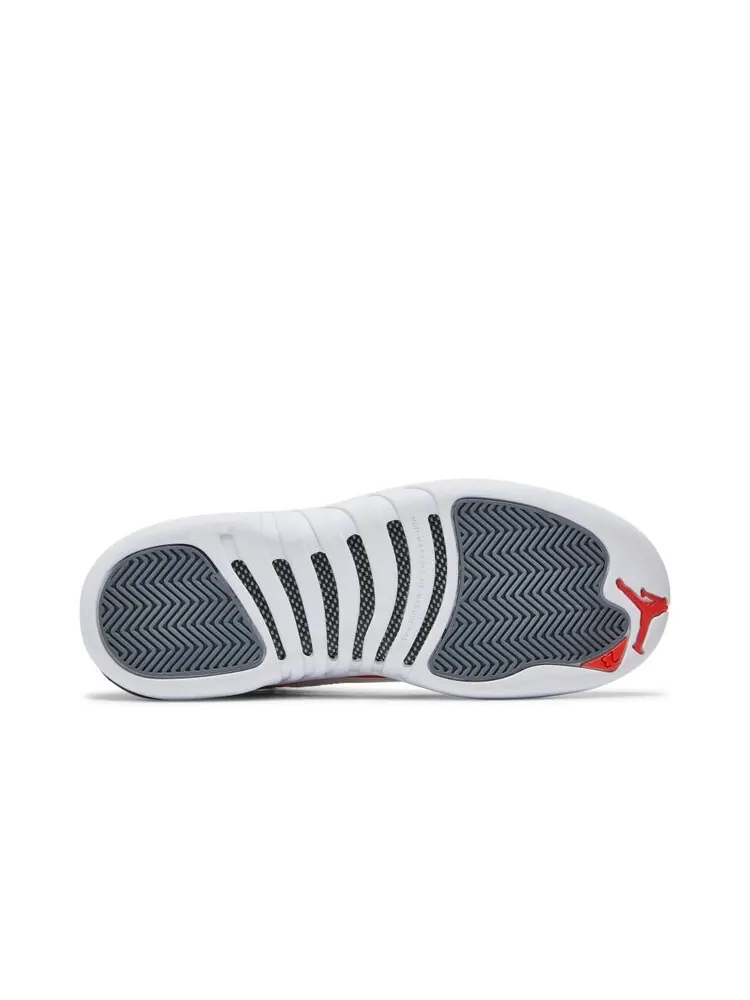 Кроссовки Air Jordan 12 Retro GS 'Cool Grey' — изображение 4 из 4, серый