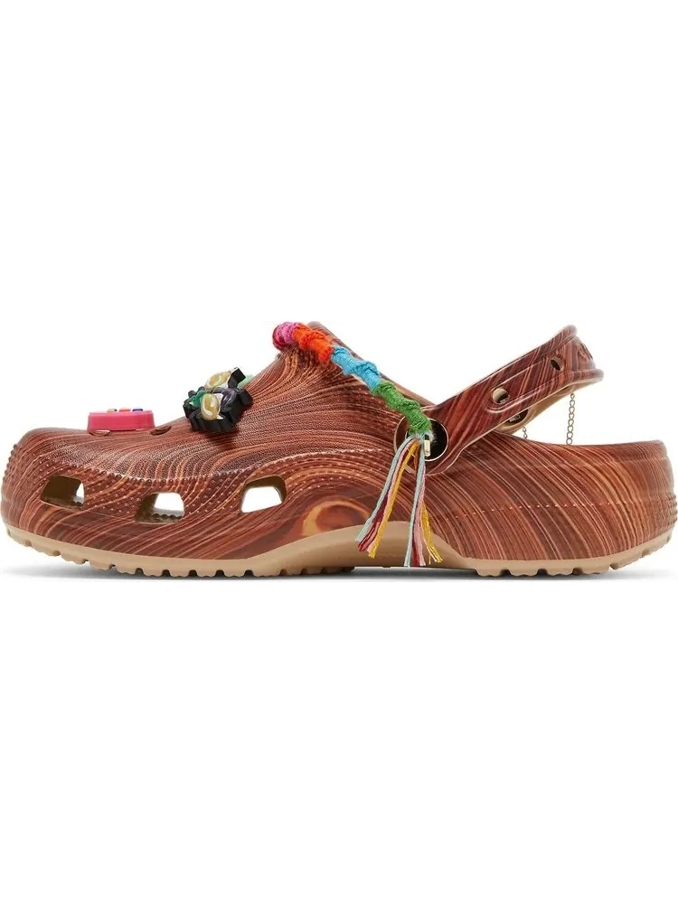 Кроссовки SZA x Wmns Classic Clog Woodgrain — изображение 3 из 8, коричневый