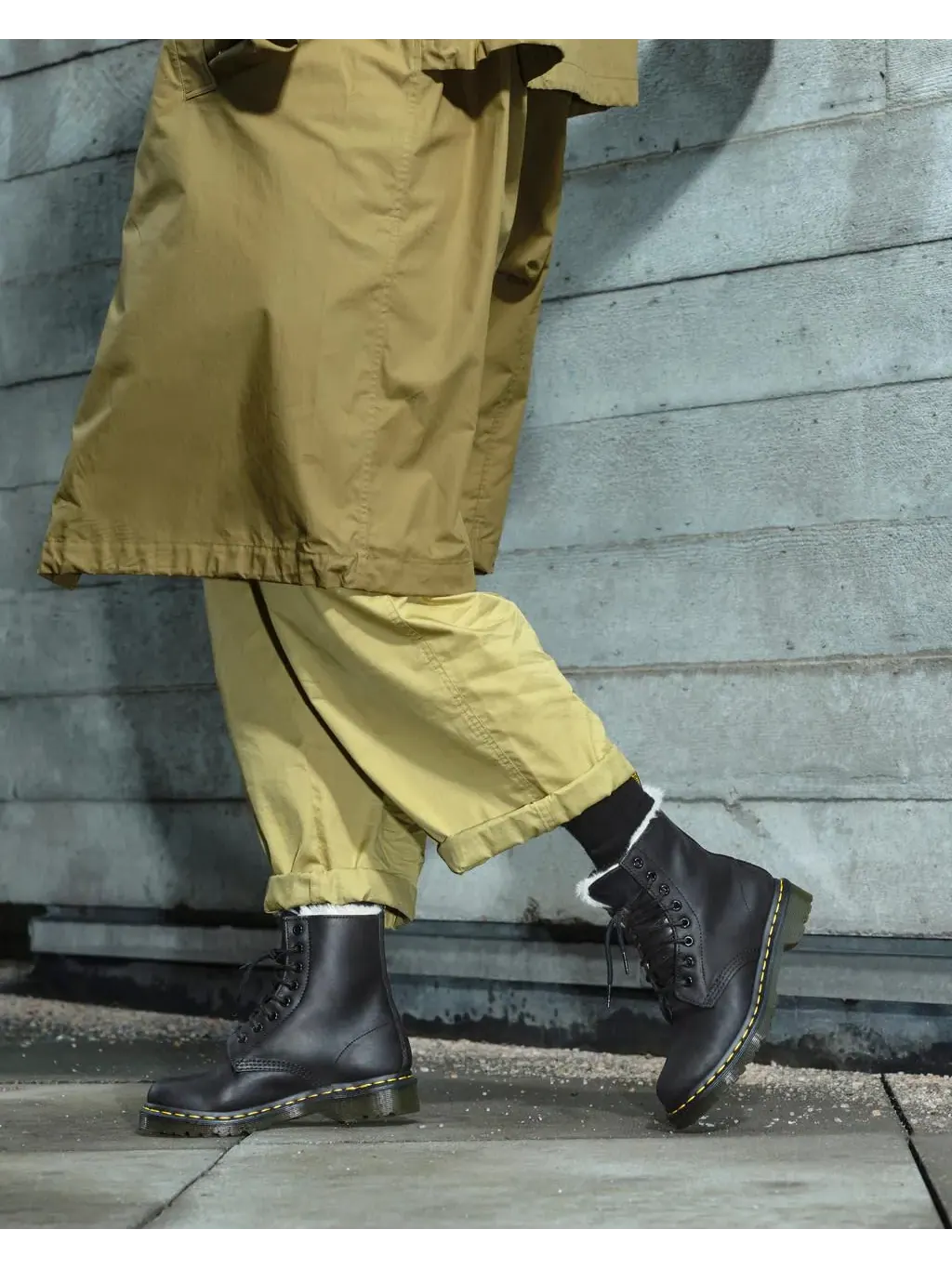 Ботинки Dr. Martens 1460 Faux Fur Lined Lace Up — изображение 6 из 10, черный