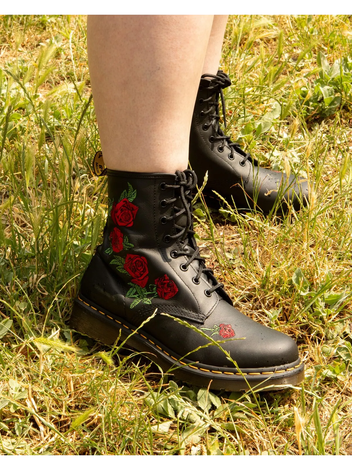 Ботинки берцы женские Dr. Martens 1460 Vonda Floral Leather Lace Up — изображение 2 из 10, черный
