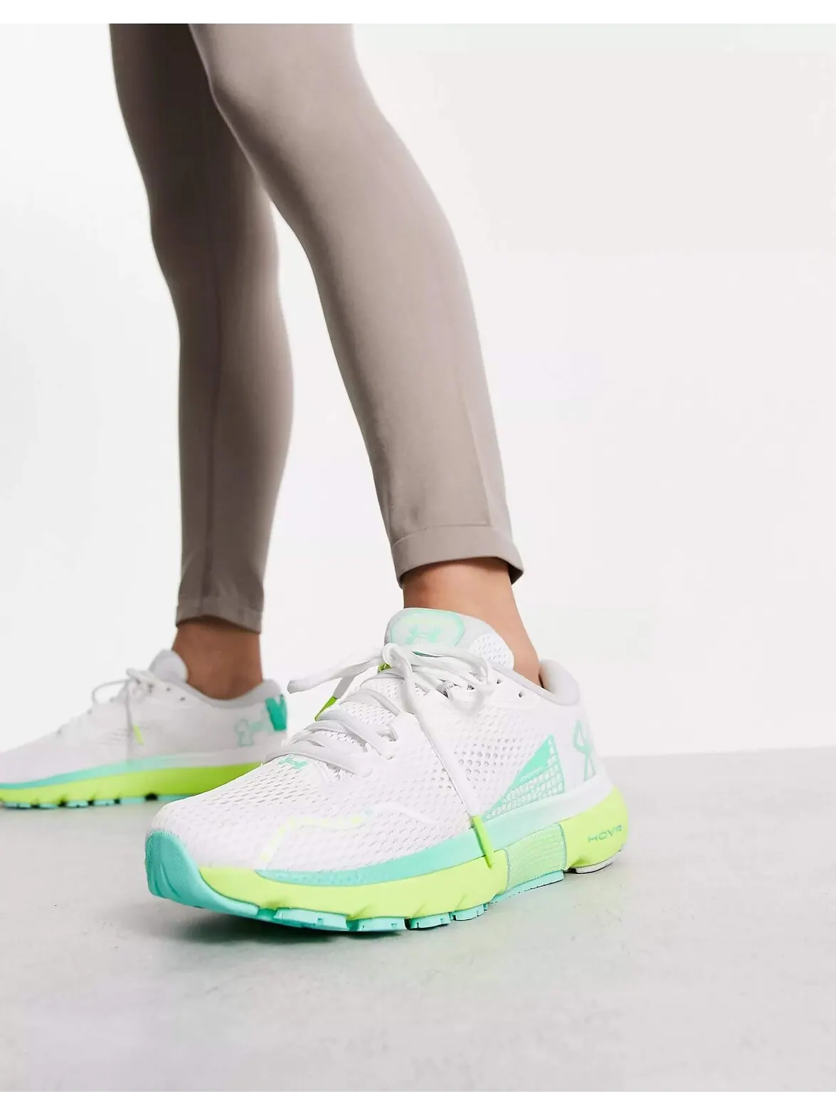 Кроссовки Under Armour Running HOVR Infinite 5 — изображение 3 из 5, белый
