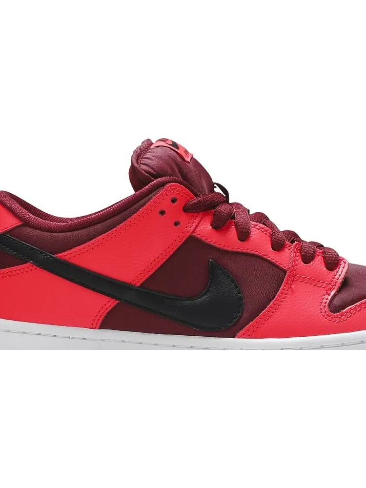 Кроссовки Nike Dunk Low SB 'Laser Crimson' — изображение 2 из 8, красный