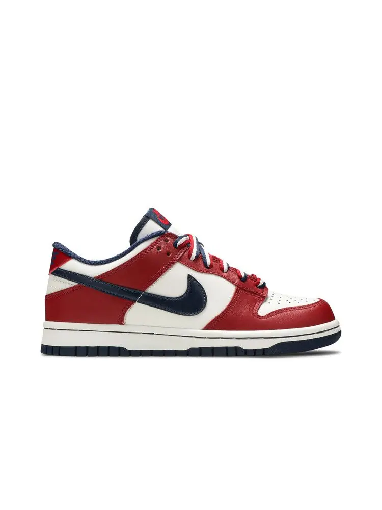 Кроссовки Nike Wmns Dunk Low — изображение 1 из 8, белый