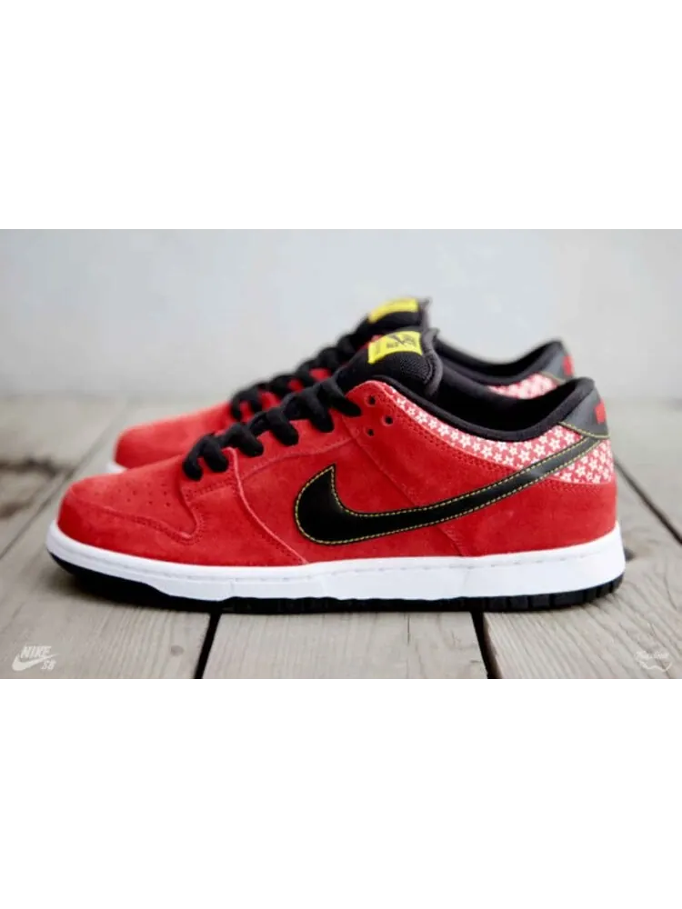Кроссовки Nike Dunk Low Premium SB 'Firecracker' — изображение 2 из 4, красный