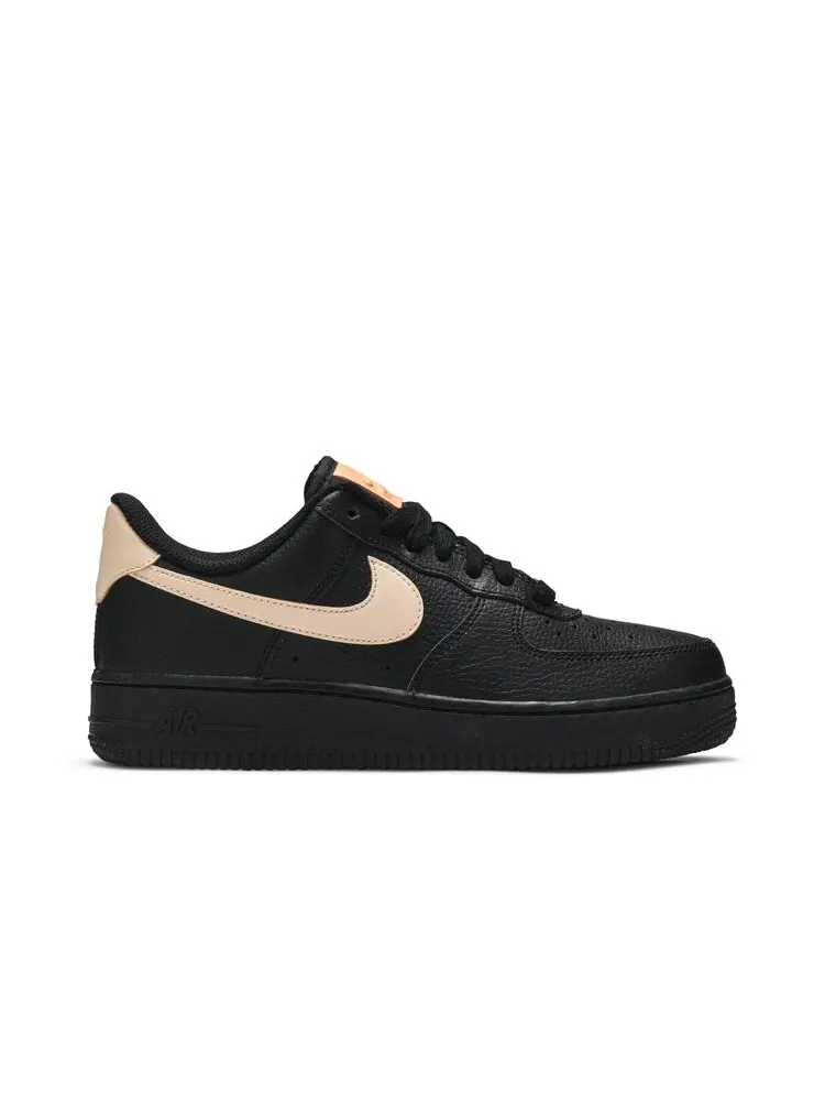 Кроссовки Nike Wmns Air Force 1 '07 LE 'Black Crimson Tint' — изображение 1 из 4, черный