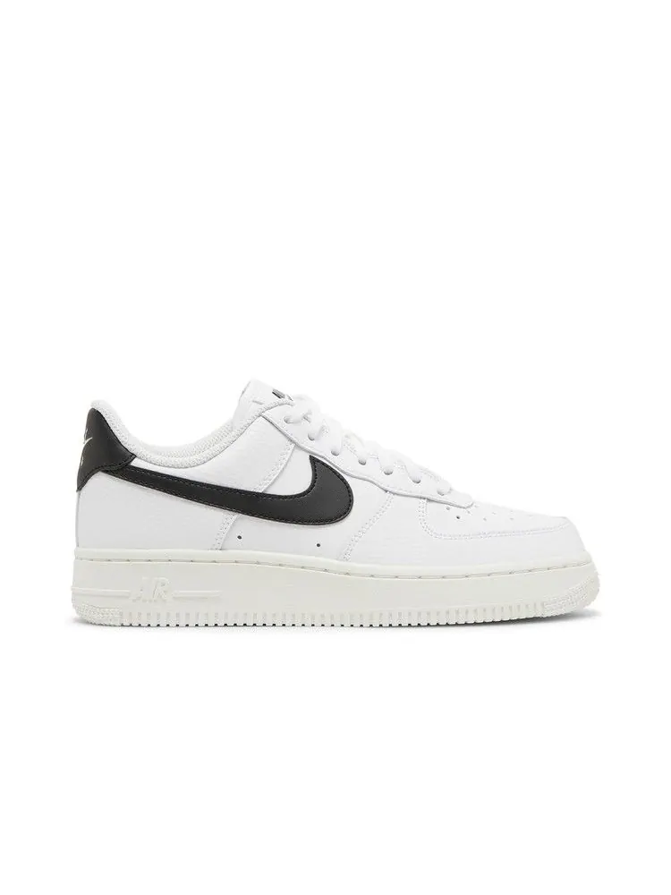 Кроссовки Nike Wmns Air Force 1 '07 'White Black' — изображение 2 из 9, белый/черный