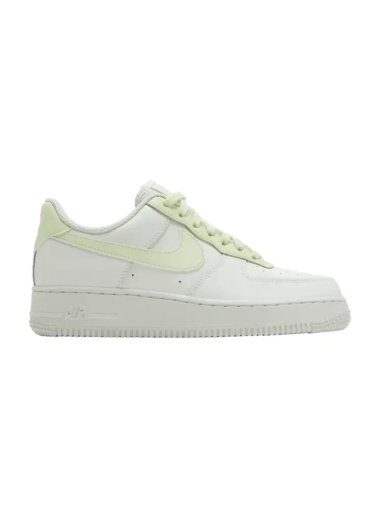 Кроссовки Nike Wmns Air Force 1 '07 'White Barely Volt' — изображение 1 из 9, белый