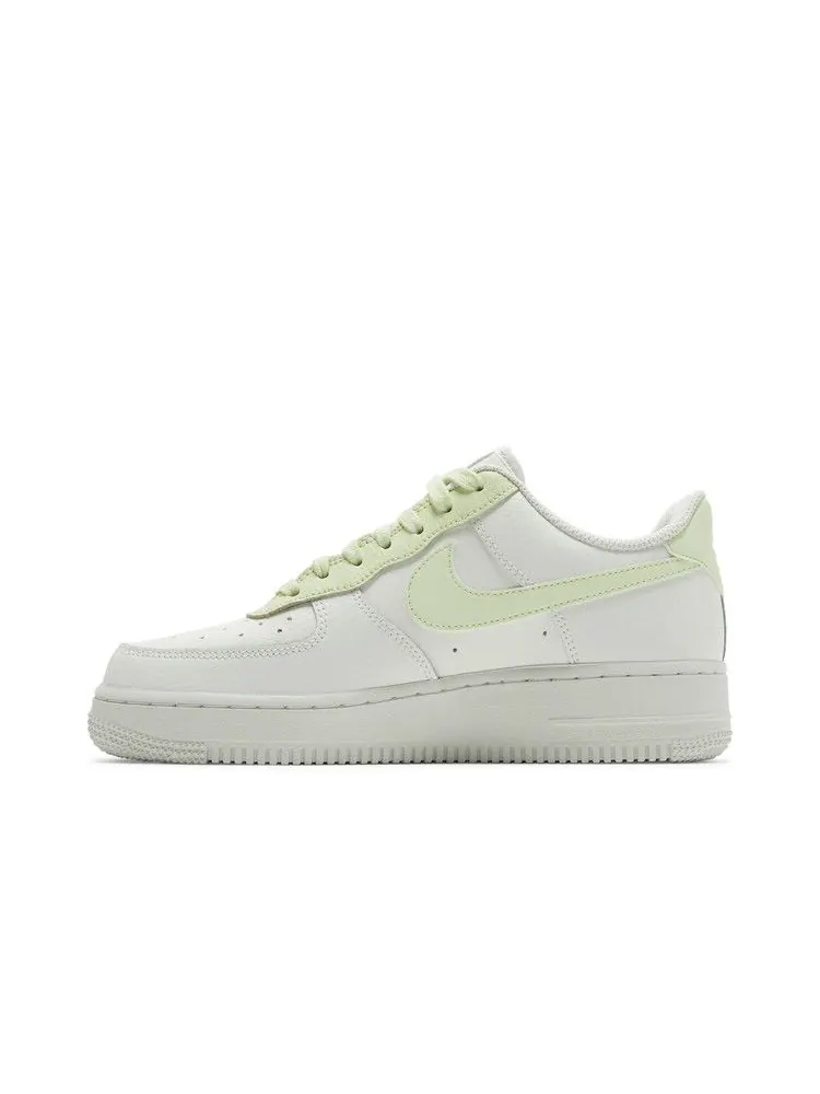 Кроссовки Nike Wmns Air Force 1 '07 'White Barely Volt' — изображение 4 из 9, белый
