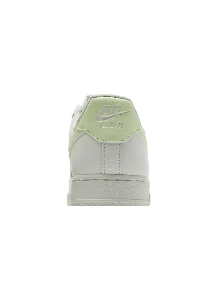 Кроссовки Nike Wmns Air Force 1 '07 'White Barely Volt' — изображение 8 из 9, белый