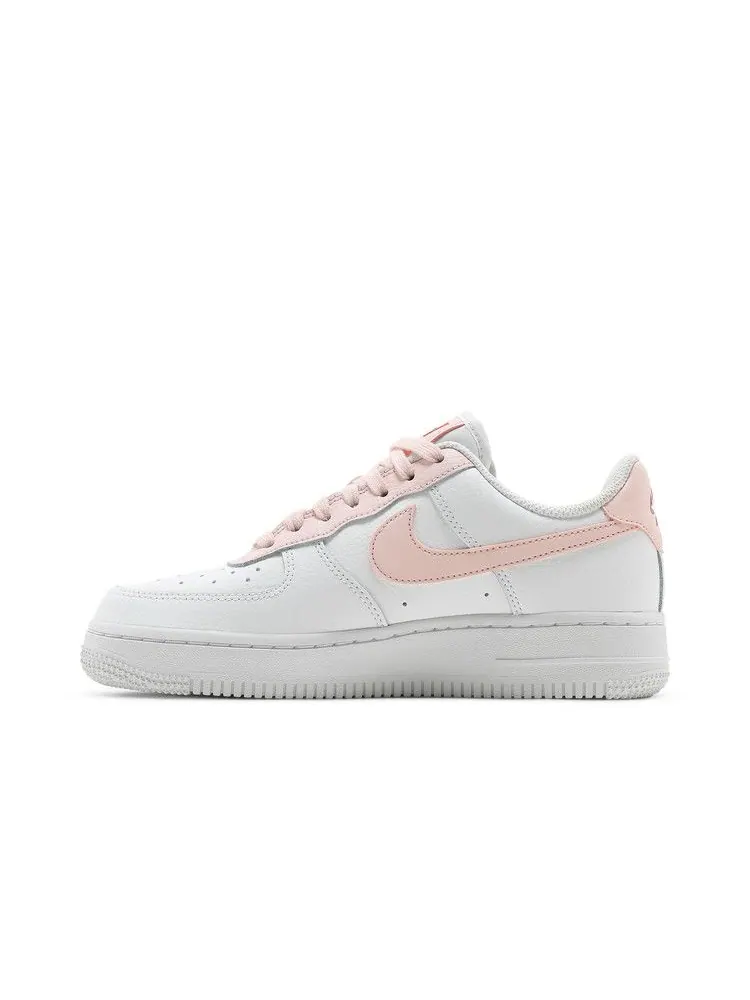 Кроссовки Nike Wmns Air Force 1, 07 — изображение 3 из 8, белый красный
