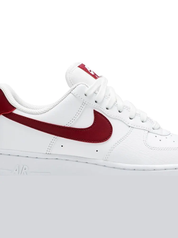 Кроссовки Nike Wmns Air Force 1 '07 'White Noble Red' — изображение 2 из 8, красный