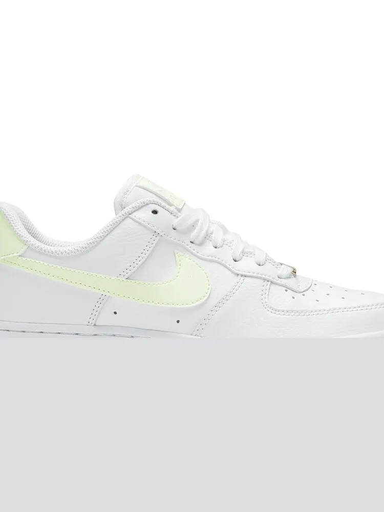 Кроссовки Nike Wmns Air Force 1 Low 'Barely Volt' — изображение 2 из 8, белый