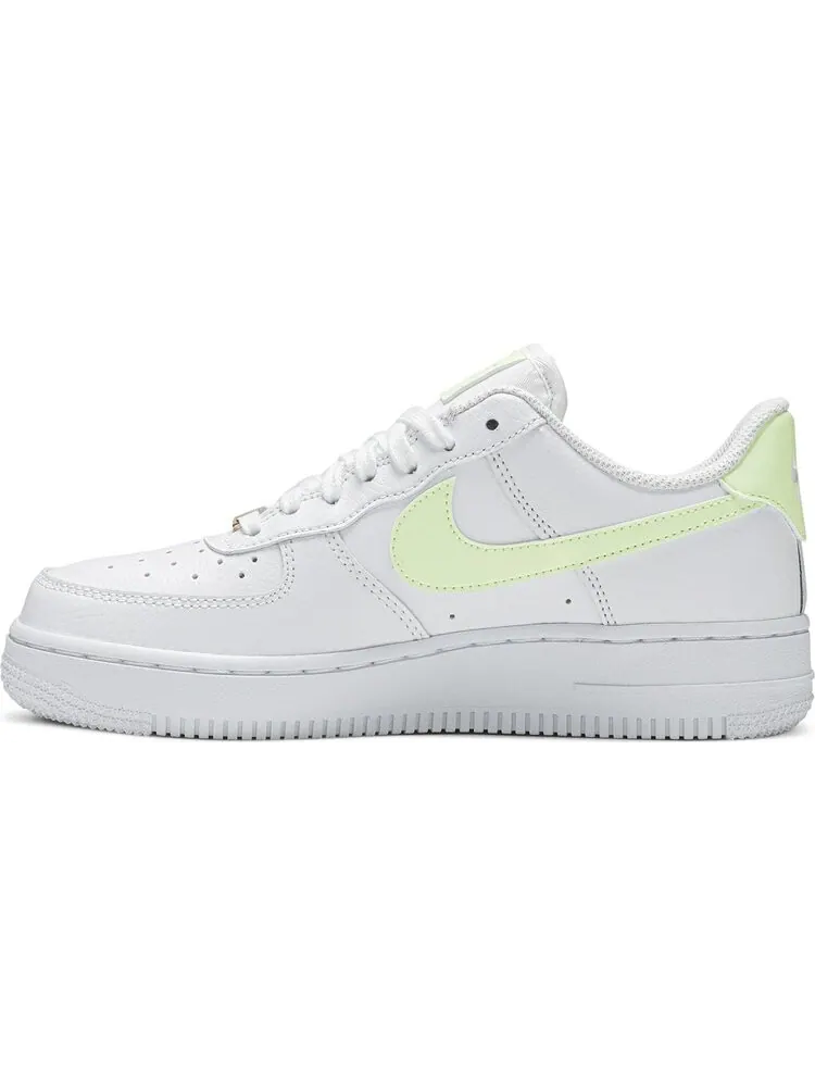 Кроссовки Nike Wmns Air Force 1 Low 'Barely Volt' — изображение 3 из 8, белый
