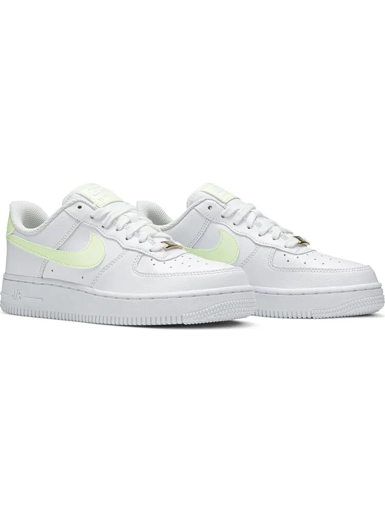 Кроссовки Nike Wmns Air Force 1 Low 'Barely Volt' — изображение 8 из 8, белый