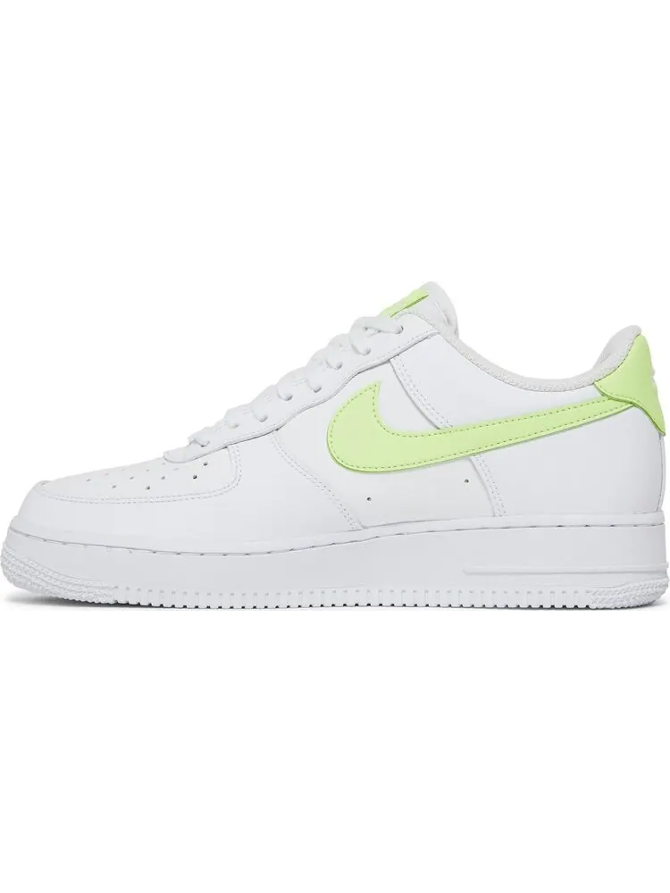 Кроссовки Nike Wmns Air Force 1 '07 'White Barely Volt' — изображение 3 из 8, белый