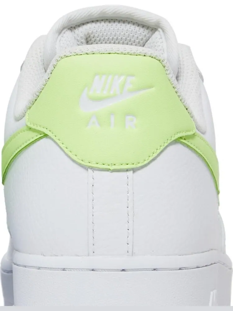 Кроссовки Nike Wmns Air Force 1 '07 'White Barely Volt' — изображение 7 из 8, белый