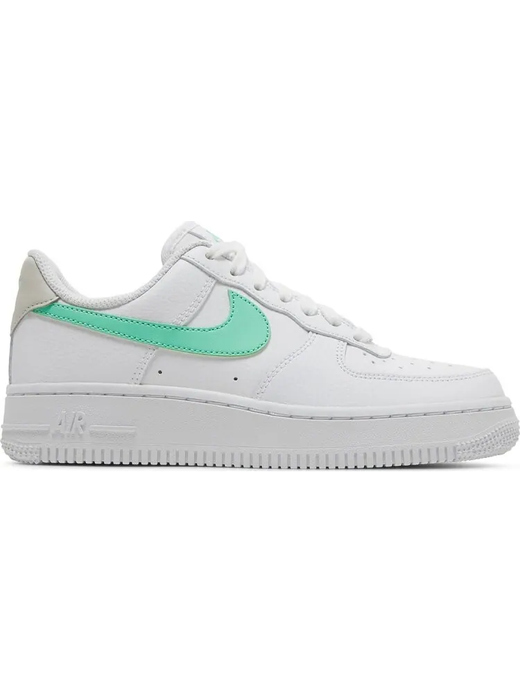 Кроссовки Nike Wmns Air Force 1 '07 'White Green Glow' — изображение 1 из 8, белый