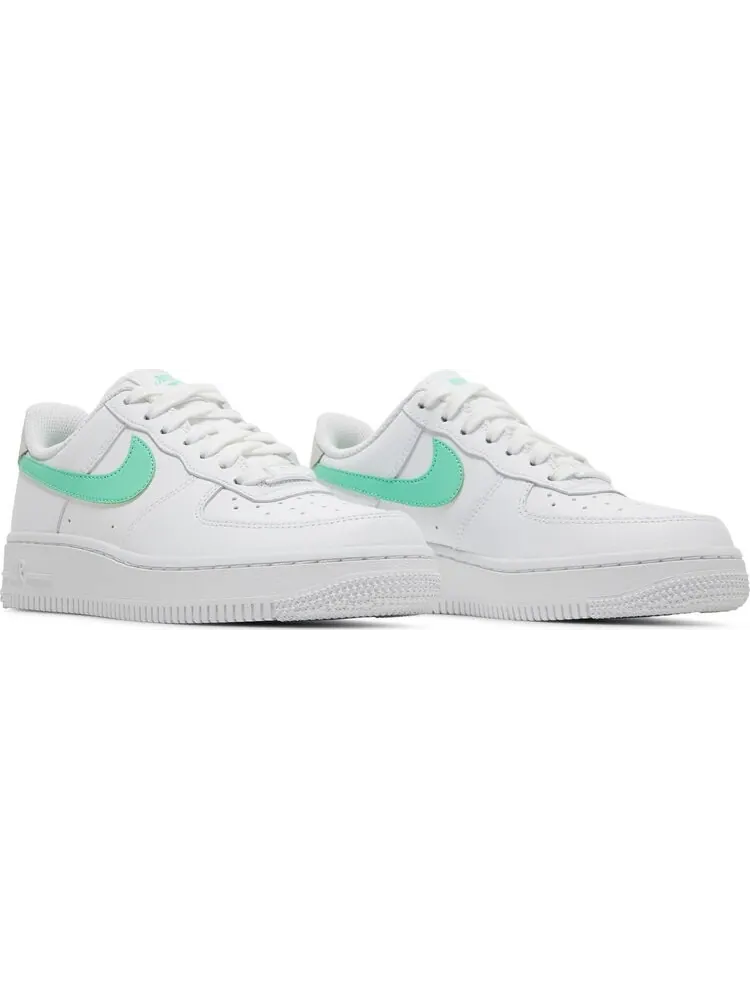 Кроссовки Nike Wmns Air Force 1 '07 'White Green Glow' — изображение 8 из 8, белый